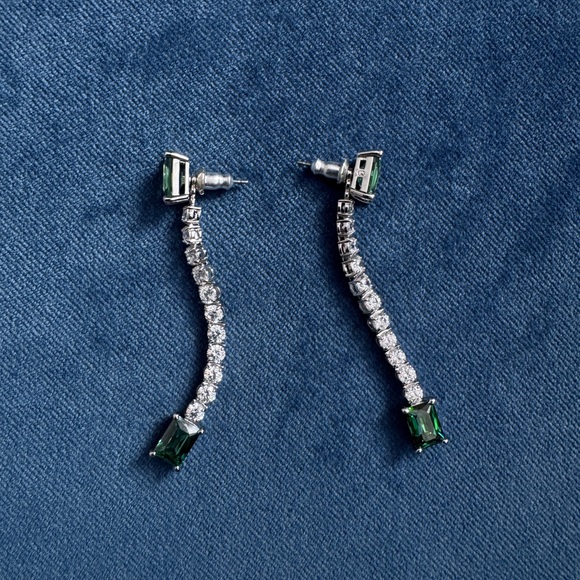 SWAROVSKI  Women’s Matrix drop earrings
Mixed cuts,‎ Green, Rhodium plated - Picture 6 of 7